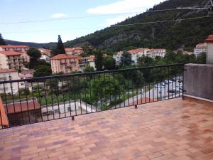 balcón con vistas a la ciudad en T3 très agréable, 2 terrasses, bien placé, en Amélie-les-Bains-Palalda