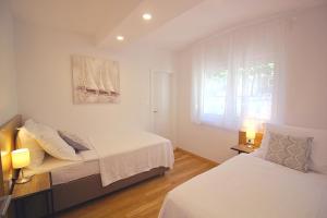 Postel nebo postele na pokoji v ubytování Sun Apartments + 37 fotografií