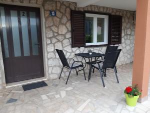 Patio nebo venkovní prostory v ubytování Apartmani Ana