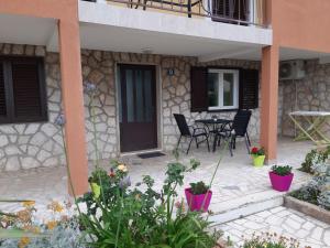 Balkón nebo terasa v ubytování Apartmani Ana