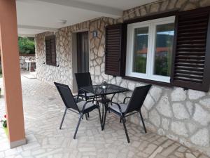 Patio nebo venkovní prostory v ubytování Apartmani Ana