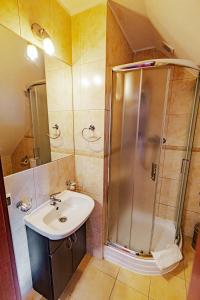 a bathroom with a shower and a sink at Panorama_SPA in Trzęsacz