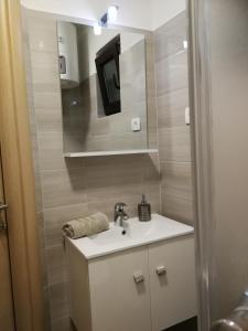 Ένα μπάνιο στο Giorgina Apartments +34 φωτογραφίες