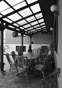 a patio with a table and chairs under a ceiling at Apartamenty u Majki in Frydman