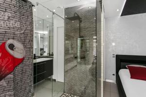 a bathroom with a shower and a bed and a sink at Village Naturiste - La Villa Tentation Port Nature Luxe in Cap d'Agde