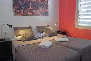 Ένα ή περισσότερα κρεβάτια σε δωμάτιο στο HelloBCN Youth Hostel Barcelona +49 φωτογραφίες