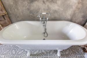 A bathroom at Villa Giardino Lucca heated pool, 2 miles Lucca
