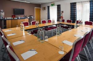 Der Geschäftsbereich oder Konferenzraum in der Unterkunft Holiday Inn Express Gloucester - South by IHG
