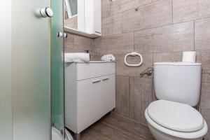 Koupelna v ubytování Apartmani Jasminka + 37 fotografií