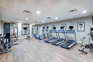 Fitness centrum a/nebo fitness zařízení v ubytování Staybridge Suites - Houston IAH Airport East by IHG