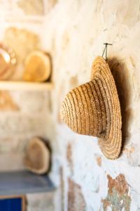 a piece of rope hanging on a wall at Janakis Garden Livadi Beach in (( Spile ))