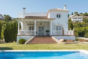 Bazén v ubytování Villa las Tinajas Luxury nebo v jeho okolí