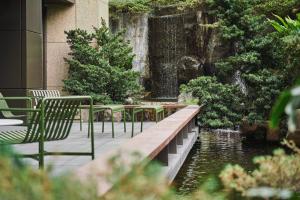 Kimpton Da An Taipei- an IHG Hotel外面的花园