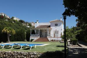 Bazén v ubytování Villa las Tinajas Luxury nebo v jeho okolí