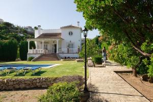 a villa with a swimming pool and a house at Villa las Tinajas Luxury in Nerja