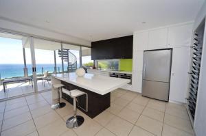 Kuchyň nebo kuchyňský kout v ubytování Oceanside 4 Bedrooms + 14 fotografií