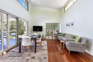 Μια τηλεόραση ή/και κέντρο ψυχαγωγίας στο Samarinda Green