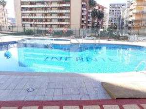 Basen w obiekcie Infante II Primera Linea Playa De Gandia SOLO FAMILIAS lub w pobliżu