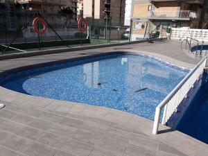Basen w obiekcie Infante II Primera Linea Playa De Gandia SOLO FAMILIAS lub w pobliżu