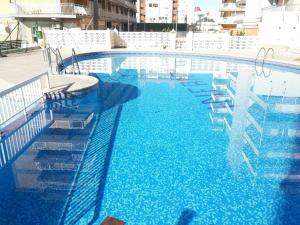 Basen w obiekcie Infante II Primera Linea Playa De Gandia SOLO FAMILIAS lub w pobliżu