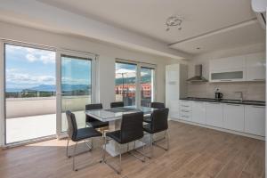 Kuchyňa alebo kuchynka v ubytovaní Apartments Villa Hadria