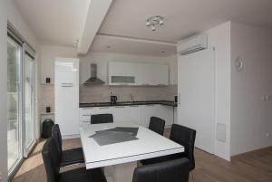 Kuchyňa alebo kuchynka v ubytovaní Apartments Villa Hadria