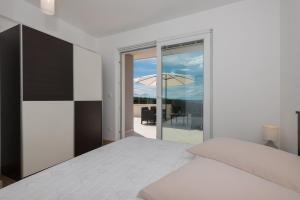 Posteľ alebo postele v izbe v ubytovaní Apartments Villa Hadria
