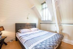 מיטה או מיטות בחדר ב-Seulle State