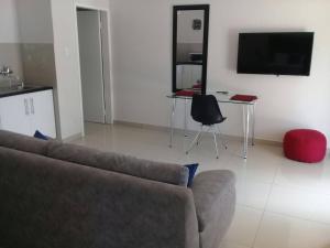 TV a/nebo společenská místnost v ubytování Apollo Hotel