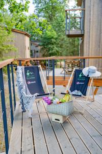 Balkon lub taras w obiekcie Apartamenty wśród drzew River Park