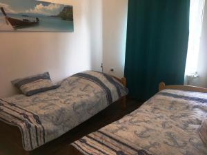 Posteľ alebo postele v izbe v ubytovaní Frangipani