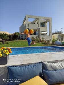 The swimming pool at or close to Villa Detoro