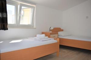 Postel nebo postele na pokoji v ubytování Apartments Janja