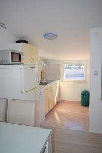 Kuchyň nebo kuchyňský kout v ubytování Apartments Janja
