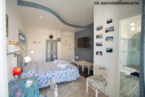a bedroom with a bed and a bathroom at Versomare in Polignano a Mare