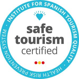een cirkel met de tekst veilig toerisme gecertificeerd in het midden bij Axel Hotel Barcelona & Urban Spa- Adults Only in Barcelona