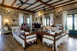Istumisnurk majutusasutuses Majestic Chateau - Spectacular Seascapes & Pool