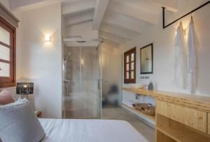 A bed or beds in a room at Villa Corb Mari by Sun Villas Mallorca Még 23 kép