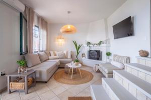 A television and/or entertainment centre at Acroyali Beach House