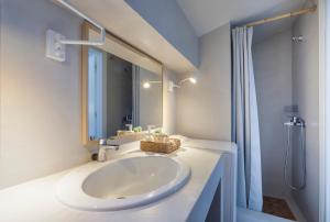 A bathroom at Acroyali Beach House