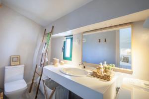A bathroom at Acroyali Beach House