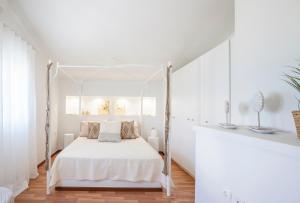 A bed or beds in a room at Acroyali Beach House