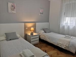 Ένα ή περισσότερα κρεβάτια σε δωμάτιο στο Piso Camino de Santiago 2