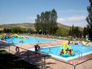 Photo de la galerie de l'établissement Casa Rural Sol y Luna Apartamentos, à Munébrega