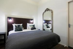 Postel nebo postele na pokoji v ubytování Quentin Amsterdam Hotel