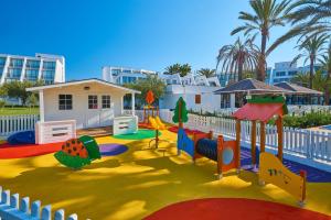 Детска площадка в Protur Sa Coma Playa Hotel & Spa