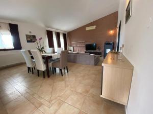 Kuchnia lub aneks kuchenny w obiekcie Casa Duje