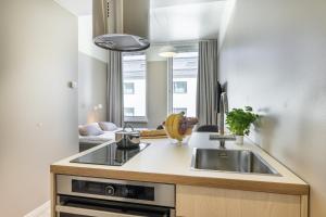 Η κουζίνα ή μικρή κουζίνα στο Forenom Aparthotel Vaasa +26 φωτογραφίες