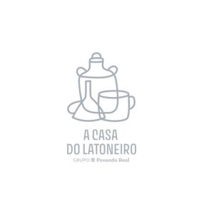 a casa do londoncolo logo with a tea pot and a cup at A Casa do Latoneiro in Caldas de Reis