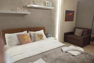 سرير أو أسرّة في غرفة في Casa Mia Alexandroupoli